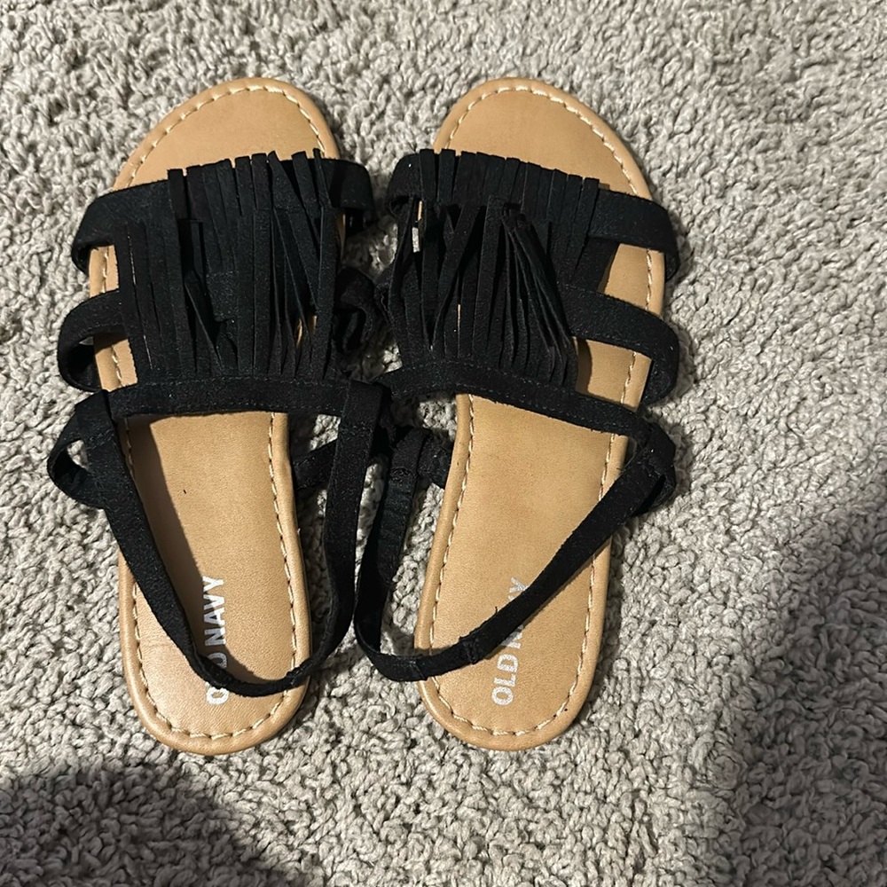 Kids old navy black suede sandals. Size 3 but I would say fit a women’s size 5.
